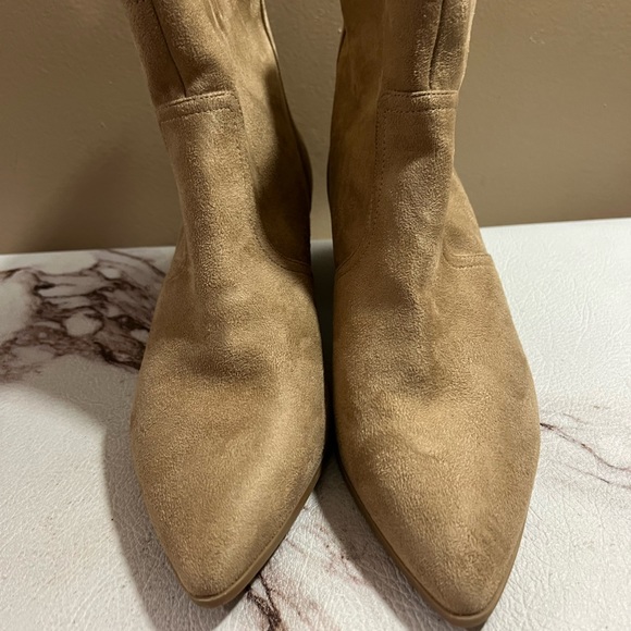 Banana Republic Womens Fuax Suede Solid Bootie Boots, Taupe Size 9. - Picture 2 of 9